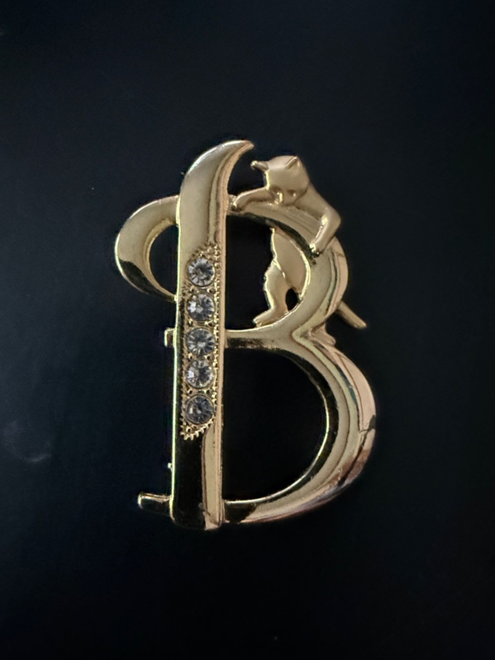 JJ Jonette Shiny Gold Tone Initial B Cat Brooch Pin With Rhinestones